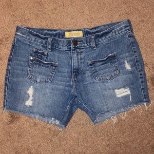 •Distressed Jean Shorts•
